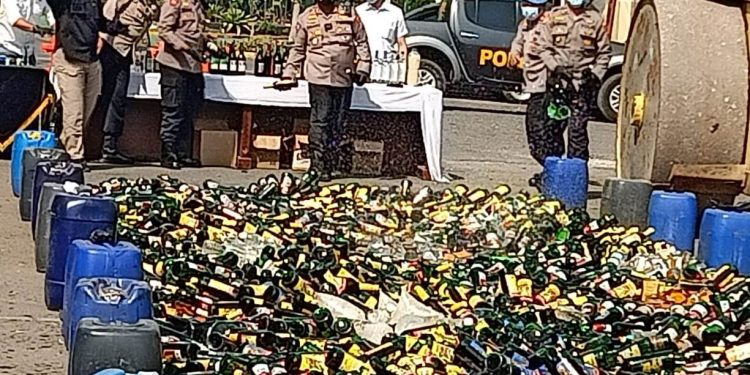 Polres Indramayu Musnahkan Ribuan Botol Miras