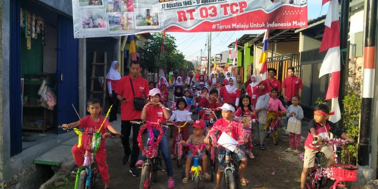 Spektakuler, Kemeriahan Lomba Dirgahayu RI Ke 78 di RT.03 Perumahan Telaga Cempaka Permai
