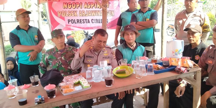 Pemdes Sende Ngopi Aspirasi Bareng Kapolsek Arjawinangun Sekaligus Jumsih dan Tanam Pohon