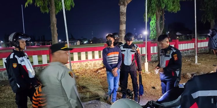Asyik Pesta Miras di SC Indramayu, Gerombolan Pemuda Digerebek Tim Wiralodra