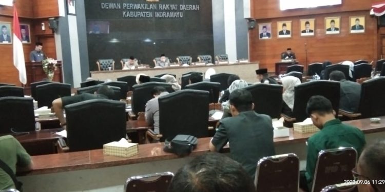 DPRD Kabupaten Indramayu Sampaikan Penjelasan Raperda Inisiatif Pendidik dan Tenaga Kependidikan