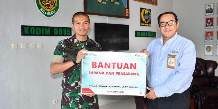 Dukung Program TMMD Pertamina RU VI Salurkan Bantuan Rutilahu