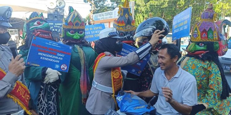 Unik, Libatkan Buta-Butaan Polres Indramayu Kampanyekan OZL 2023