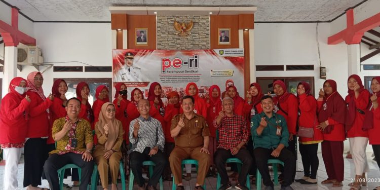 Ciptakan Perempuan Mandiri, Disnaker Indramayu Terus Latih Purna PMI dengan Program Peri
