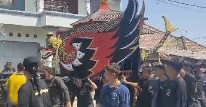 Mider Buyut Desa Pekantingan Diwarnai Berbagai Macam Replika