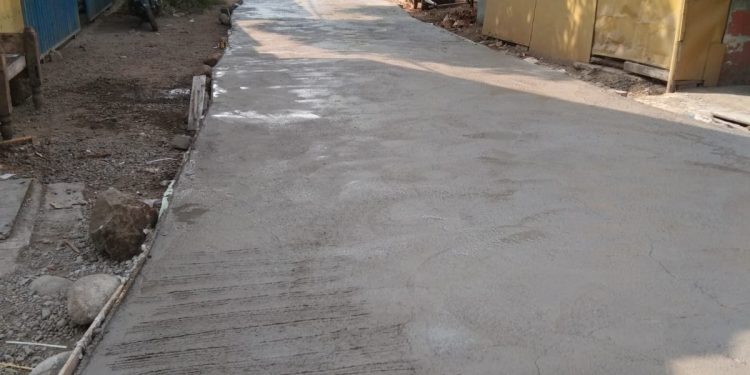 Jalan Desa Karanganyar Gg , Al Bayyan di Cor .