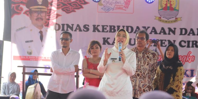 Pentas Seni Budaya WarnaiPesta Adat Buyut Nyi Gede Desa Jemaras Kidul.