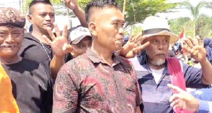 Ribuan Simpatisan terlihat Mengiringi Calon Kuwu No. 04 Kadiman 