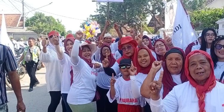 Lautan Masa Berkaos Putih Dukung Hardadi Calon Kuwu Desa Jatianom