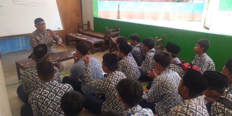 Hindari Bullying Sesama Teman Pelajar, Polisi Indramayu Berikan Penyuluhan ke Sekolah