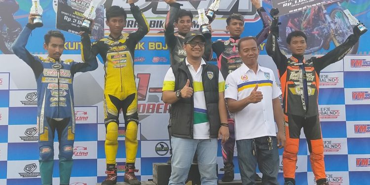 Ratusan Pembalap Turun Lapangan, Ikuti Super Mangga UDRM Drag Bike 201M 