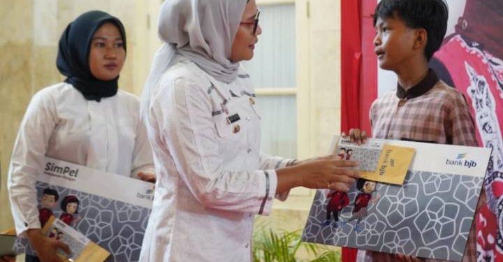 Bupati Indramayu Distribusikan Dana Baznas Senilai Rp.1.374.000.000