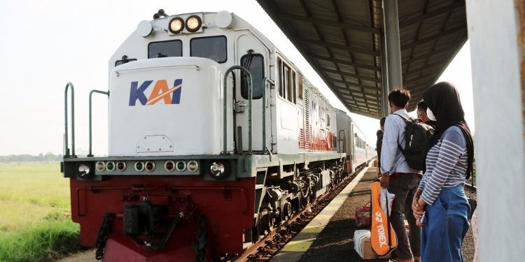 Peringati Hari Pahlawan, KA Argo Cheribon dan KA Kaligung Diskon 25 Persen