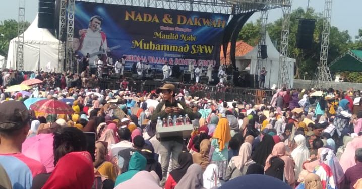 Ribuan Warga Antusias Sambut Pentas Rhoma Irama Bersama Soneta.