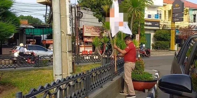 Satpol PP Damkar Indramayu Tertibkan Ratusan Baliho  