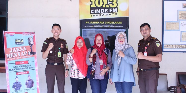 Kejari Indramayu Sampaikan Jaksa Menyapa Secara On Air Di Radio