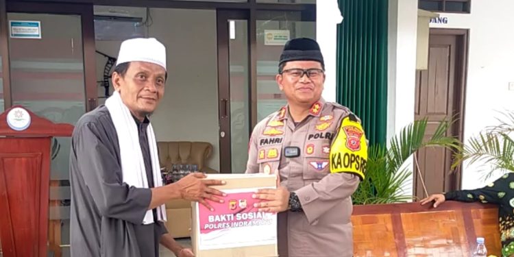 Kapolres Kunjungan ke Ponpes Assauki Boar School Haurgeulis