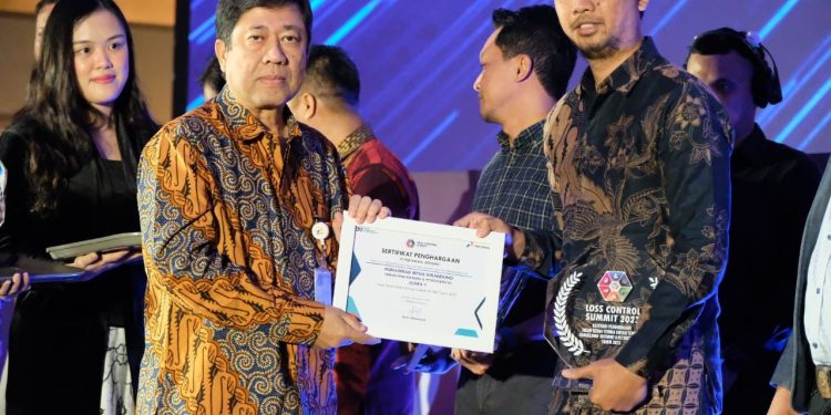 RU VI Balongan Juara Awarding Loss Control Summit 2023