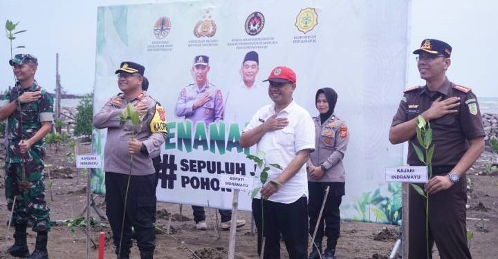 Pemkab Indramayu Dan Polres Tanam Ribuan Pohon