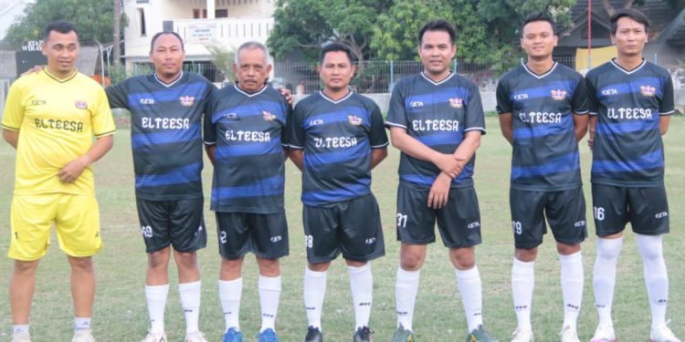 Tim Sepak Bola Elteesa Rutin Berlatih Tanpa Mengabaikan Pekerjaan