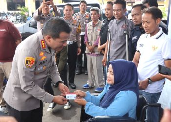 Polresta Cirebon Berikan SIM D Gratis ke Penyandang Difabel