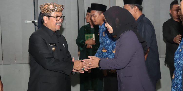 Lantik 93 PNS dan PPPK Tenaga Teknis, Bupati Imron: Berikan Kontribusi Positif pada Kabupaten Cirebon