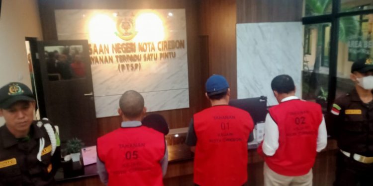 Diduga Korupsi, Tiga Tersangka Ditahan Kejari Kota Cirebon