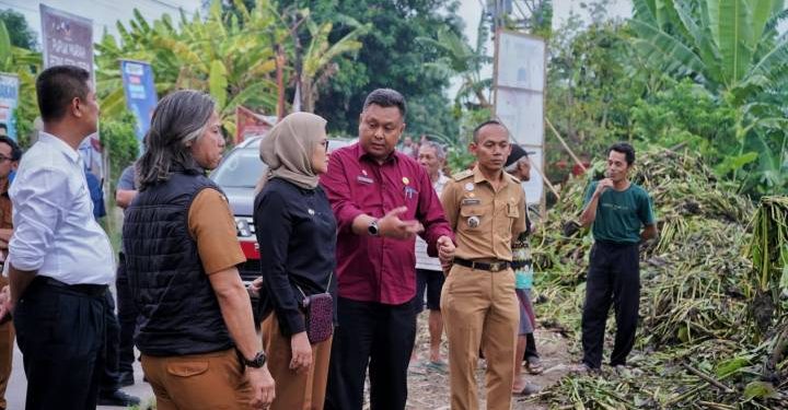 Sungai Tjimanoek Dipenuhi Eceng Gondok,Dinas PUPR Diminta Segera Adakan Normalisasi