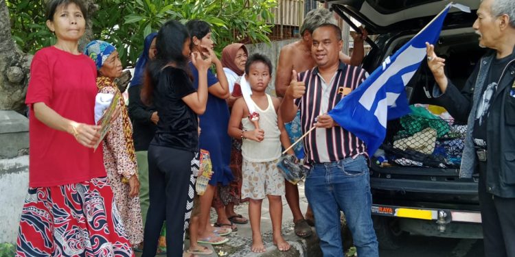 Turun langsung ke Warga, Heru Subagia Berikan Mainan Gratis Kepada Anak – Anak isi Kampanye