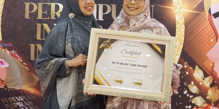 Sukses Jalankan Usaha Migas di Jawa Barat, SWH Raih Penghargaan Perempuan Inspiratif dari IPEMI