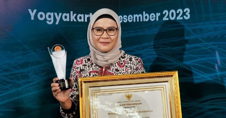 Bupati Indramayu Raih Penghargaan Meritrokasi