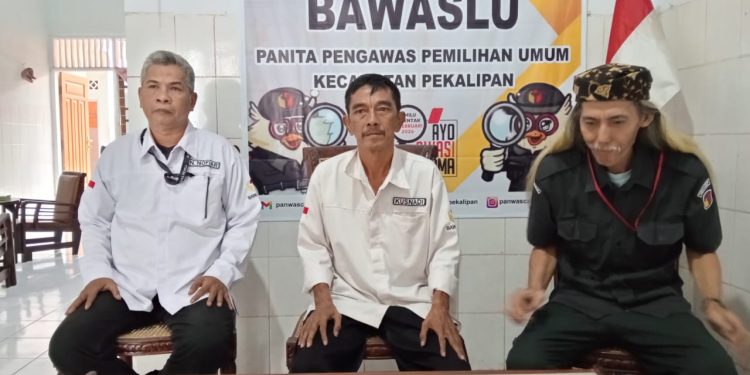 Panwascam Pekalipan Pantau Pengiriman Logistik Surat Suara.