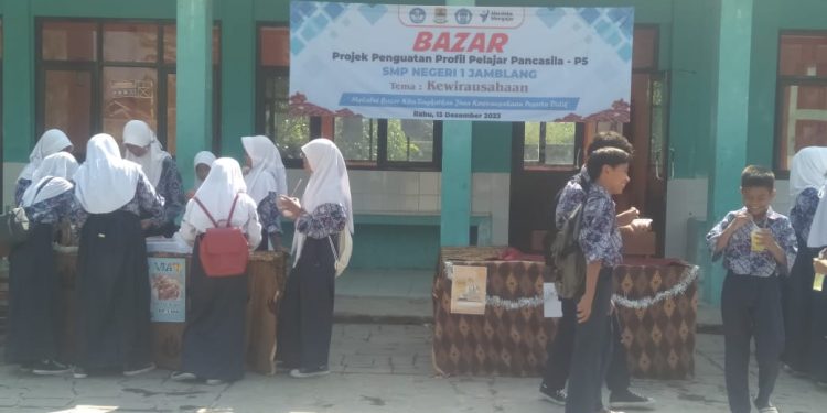 SMPN 1 Jamblang Gelar Pentas Seni Projek Penguatan Profil Pelajar Pancasila (P5)￼