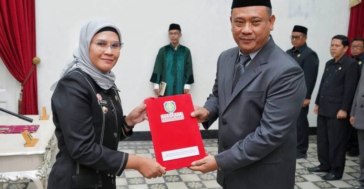 Bupati Nina Agustina Lantik Asep Surahman Jabat Sebagai Sekda