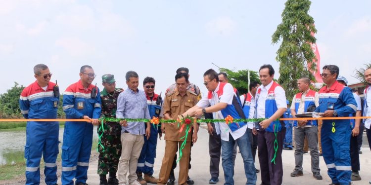 Dukung Kelancaran Transportasi Warga, RU VI Lakukan Betonisasi Jalan Salamdarma