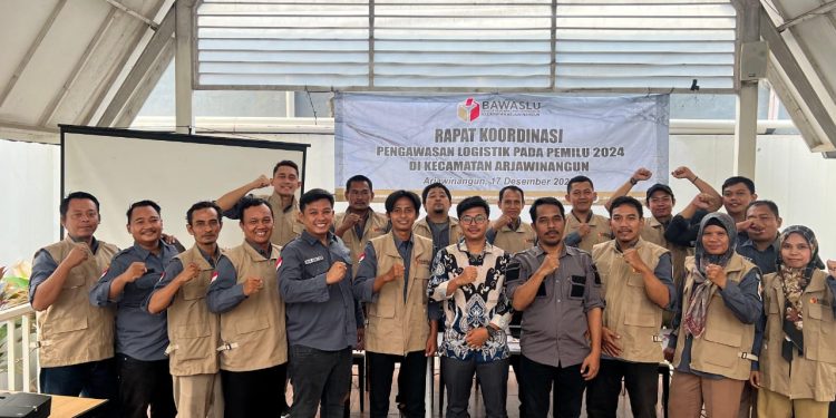 Rakor Pengawasan, Panwascam Arjawinangun Minta Pahami Distribusi Logistik Pemilu 2024.