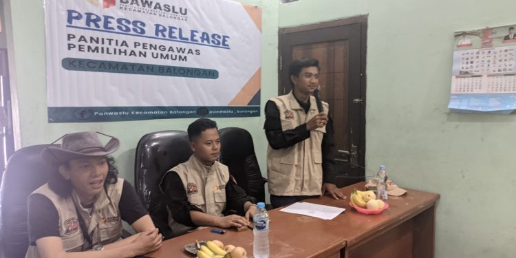 Panwaslu Kecamatan Balongan Gelar Press Release Tentang Logistik Pemilu 2024