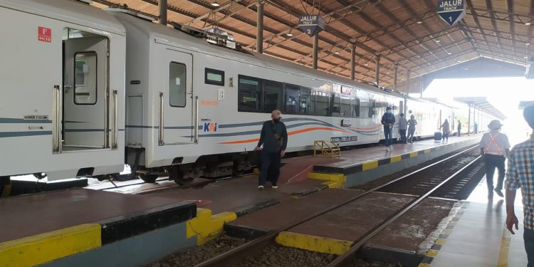 Keberangkatan Masa Nataru, Tiket KA di Wilayah PT KAI Daop 3 Cirebon Terjual 39 Persen