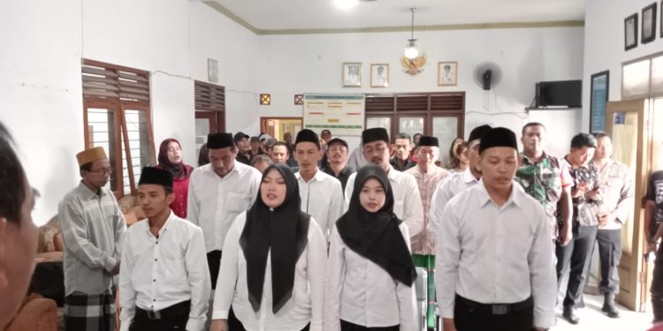 Kuwu Antar Waktu Desa Gempol Askarno Lantik Dan Ambil Sumpah Perangkat Desa