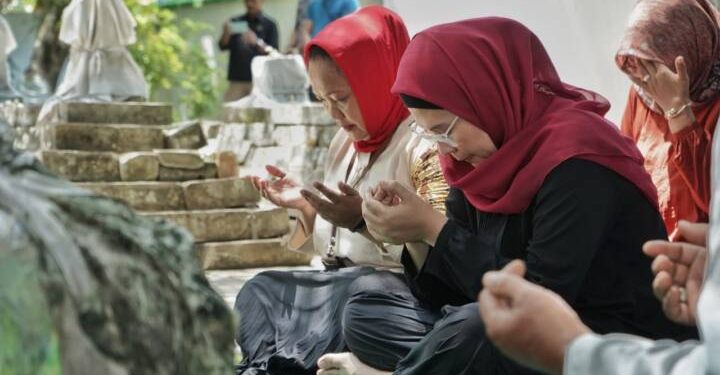 Bupati Indramayu Ziarah Ke Makam Leluhur