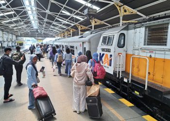 Pelaksanaan Masa Angkutan Nataru 2023/2024 Daop 3 Cirebon Berangkatkan 120.802 Penumpang.