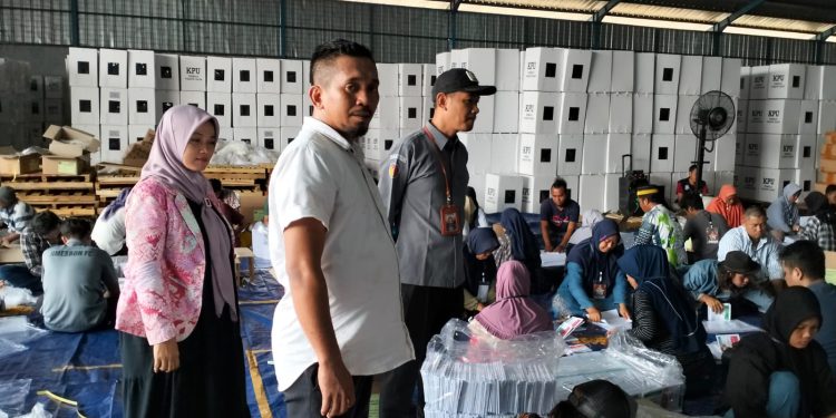 Hari Pertama Sorlip Bawaslu Indramayu Temukan 85 Lembar Surat Suara Rusak