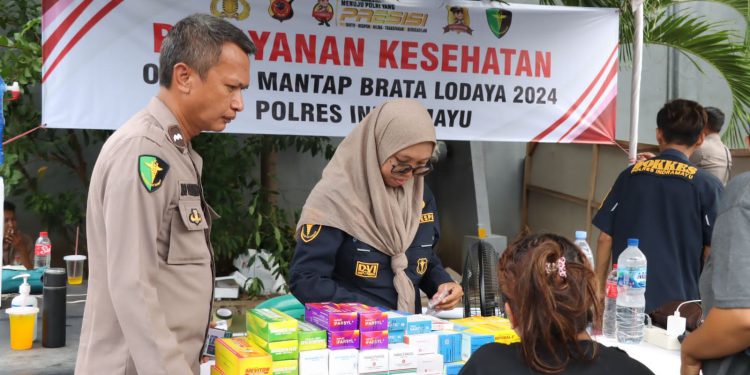 Polres Indramayu Berikan Layanan Kesehatan Gratis Kepada Petugas Sorlip Surat Suara Pemilu