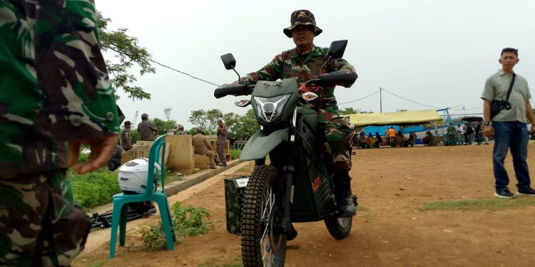Dukung Tugas Babinsa di Lapangan, Kodim 0614/Kota Cirebon didistribusikan Puluhan Sepeda Motor Listrik Jenis Trail