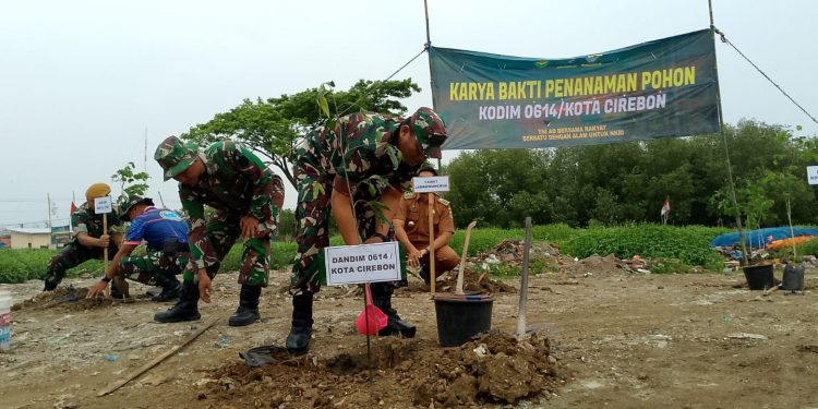Peduli Dengan Lingkungan, Dandim 0614/Kota Cirebon Bersih Sampah dan Penanaman Pohon 