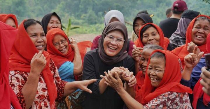 Bupati Indramayu Tinjau Pasca Banjir Akibat Luapan Sungai Cilalanag