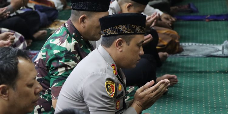 Sholat Subuh Berjamaah, Ini Pesan Kapolres Ciko