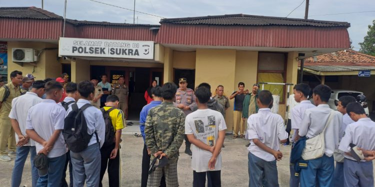 Terciduk Bolos Sekolah Hendak Tawuran, Belasan Pelajar di Indramayu Diamankan Polisi 