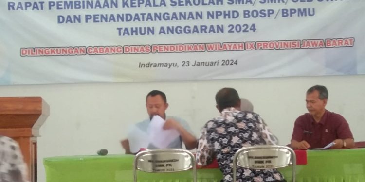 Rapat Pembinaan Kepala sekolah SMA , SMK , Se Kabupaten indramayu .