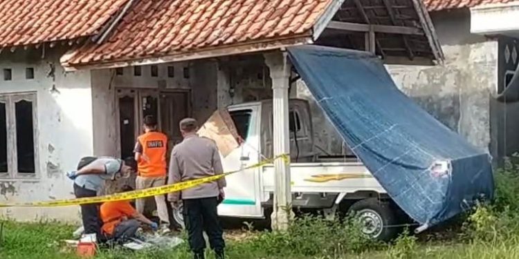 Mayat Misterius Ditemukan di Samping Rumah Kosong Bikin Geger Warga Arahan Indramayu